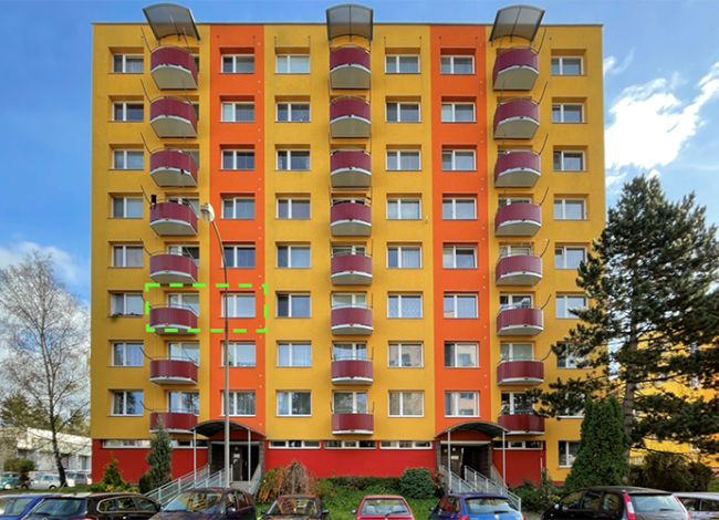 panelákový dům s vyznačeným bytem k prodeji