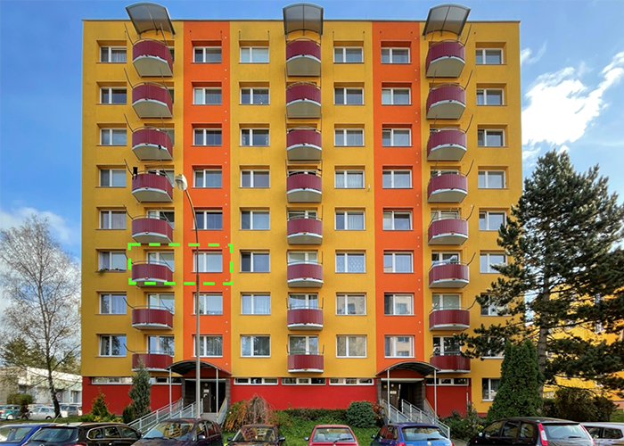 panelákový dům s vyznačeným bytem k prodeji